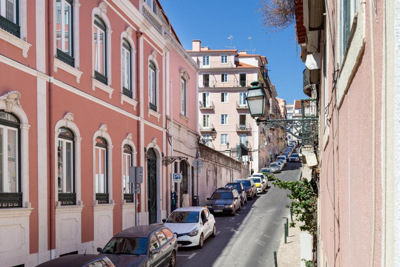 Appartement Joivy Principe Real 2br With Terrace Nearby Botanical Garden Of Lissabon